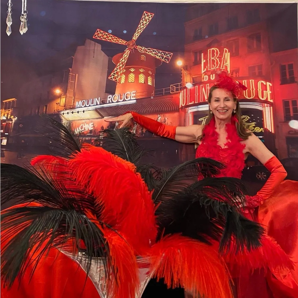 Moulin Rouge background size 7x5 inch